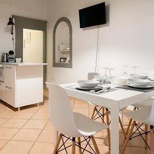 2 Next To A Market&piazza Santa Croce Firenze