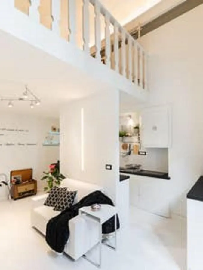 White Suite Firenze 0*,